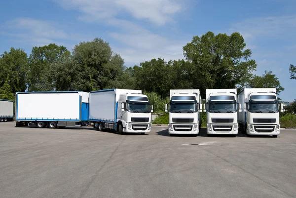 Moving Commercial Freight Efficiently With a Toronto Trucking Company